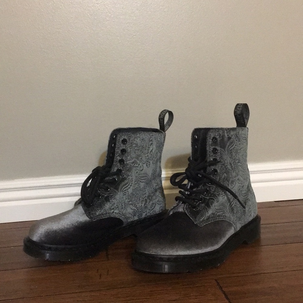 Velvet dr martens
